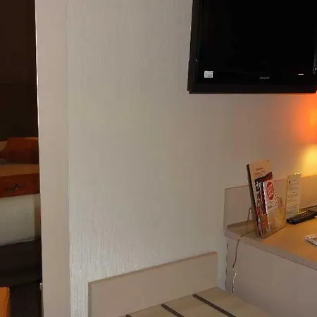 Hotel The Originals City, Rey Du Mont Sion, Saint-julien-en-genevois Sud 3*